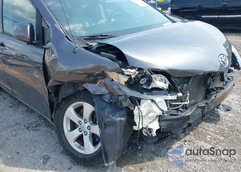 2011 Toyota Sienna Le V6 z USA, uszkodzony, nr VIN 5TDKK3DCXBS025836